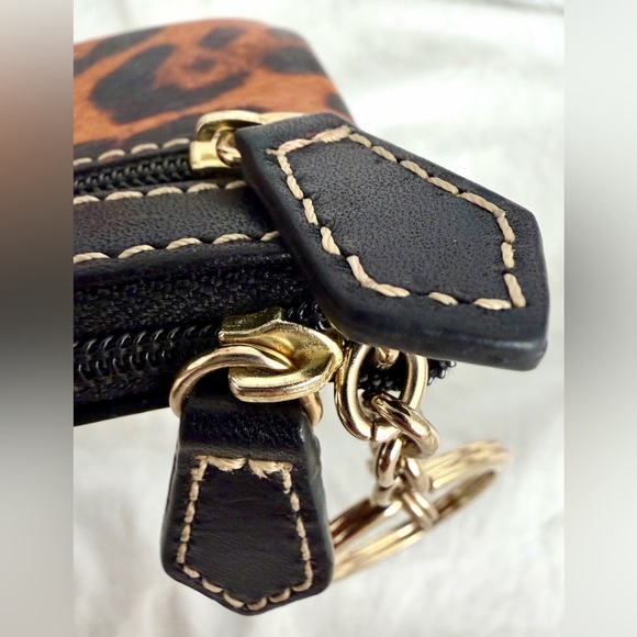 👑✅PRICE FIRM✅ Dooney & Bourke Leopard Print Keychain Wallet Pouch. Super Rare!🔥 - Picture 7 of 16